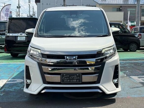 2021 Toyota Noah III (R80) Рестайлинг, белый, 2180000 рублей - вид 2