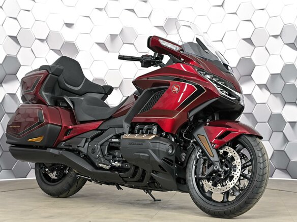 2025 Honda GL 1800 Gold Wing, красный, 3649000 рублей