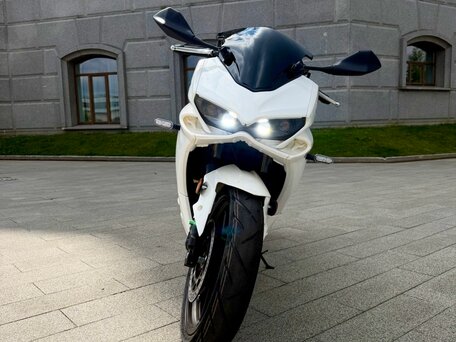 2026 Ducati Panigale S, белый, 460000 рублей, вид 3