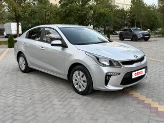 2020 Kia Rio IV, серый, 1695000 рублей, вид 3