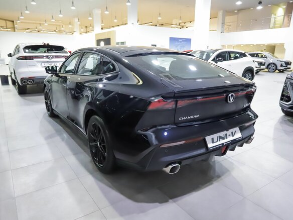2024 Changan UNI-V I, чёрный - вид 2