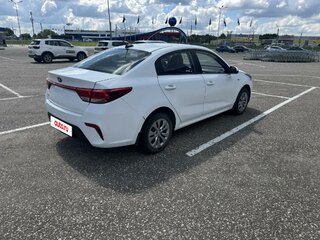 2019 Kia Rio IV, белый, 1200000 рублей, вид 3