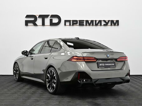 2024 BMW 5 серии 520d xDrive VIII (G60/G61/G68), серый, 7990000 рублей, вид 4