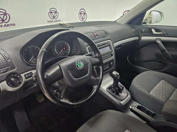 2013 Skoda Octavia II (A5) Рестайлинг, белый, 995000 рублей - вид 14