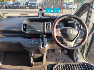 2014 Honda Stepwgn IV Рестайлинг, белый, 1444000 рублей, вид 3