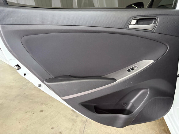 2015 Hyundai Solaris I Рестайлинг, белый, 1047000 рублей - вид 16