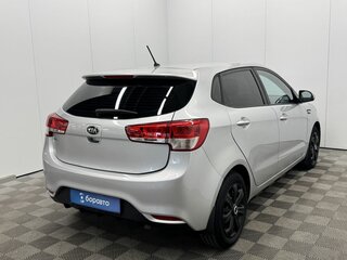 2016 Kia Rio III Рестайлинг, серебристый, 797500 рублей, вид 5