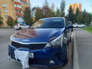 2021 Kia Rio IV Рестайлинг, синий, 1560000 рублей, вид 3