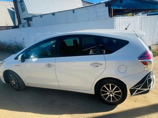 2019 Toyota Prius Alpha I (ZVW40/41) Рестайлинг, белый, 1680000 рублей, вид 3