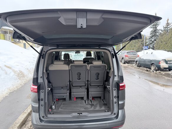 2022 Volkswagen Multivan T7, серый, 5300000 рублей - вид 3