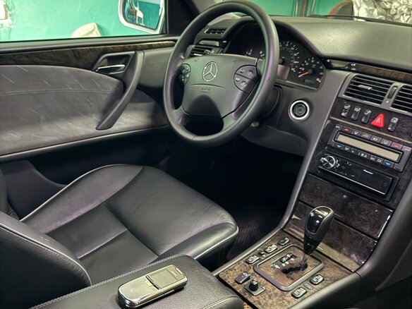 2001 Mercedes-Benz E-Класс 240 II (W210, S210) Рестайлинг, серебристый, 1000000 рублей - вид 5