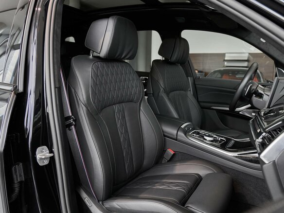 2025 BMW X7 M60i I (G07) Рестайлинг, чёрный, 18500000 рублей - вид 9