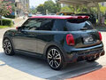 2023 Mini Hatch JCW III (F55/F56) Рестайлинг 2, чёрный - вид 4