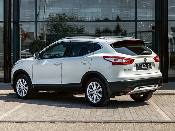 2017 Nissan Qashqai II, серебристый, 1415000 рублей - вид 3