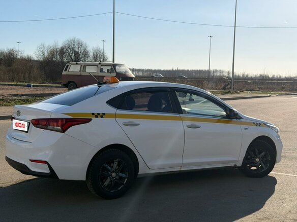 2017 Hyundai Solaris II, серебристый, 780000 рублей - вид 4