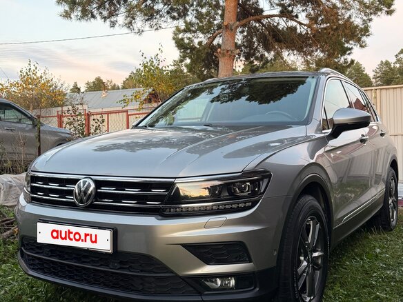2017 Volkswagen Tiguan II, серебристый, 2400000 рублей