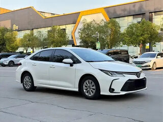 2022 Toyota Corolla XII (E210), белый, 1130000 рублей, вид 3