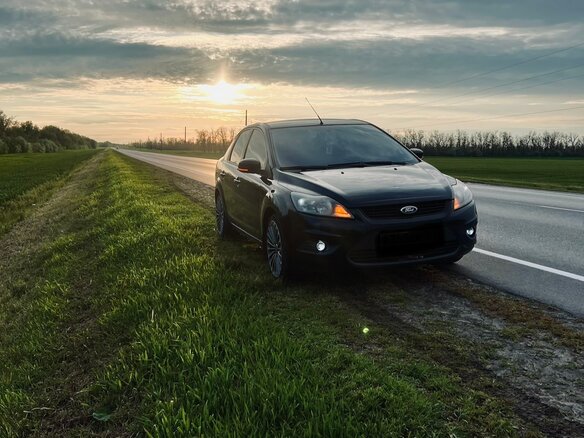 2011 Ford Focus II Рестайлинг, чёрный, 670000 рублей - вид 2