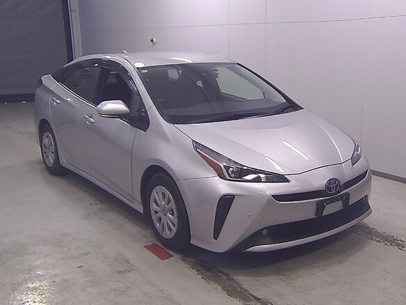 2022 Toyota Prius IV Рестайлинг (XW50), серебристый, 1669000 рублей - вид 1