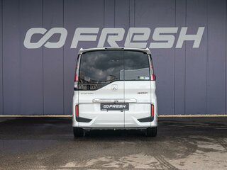 2017 Honda Stepwgn Spada V Рестайлинг, белый, 2347000 рублей, вид 4