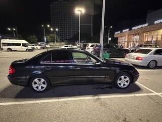 2004 Mercedes-Benz E-Класс 320 III (W211, S211), чёрный, 700000 рублей, вид 5