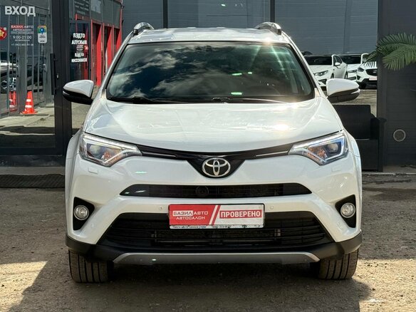 2017 Toyota RAV4 IV (XA40) Рестайлинг, белый - вид 2