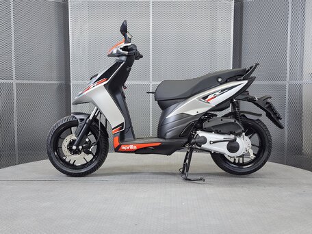 2025 Aprilia SR 125, серый, 223000 рублей, вид 5