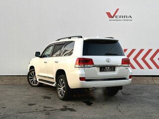 2016 Toyota Land Cruiser 200 Series Рестайлинг 2, белый, 5890000 рублей, вид 3