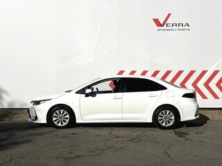 2022 Toyota Corolla XII (E210), белый, 2050000 рублей, вид 2