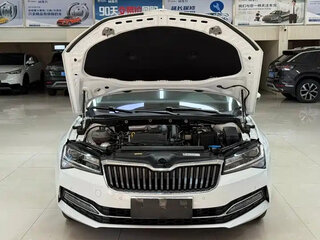 2023 Skoda Superb III Рестайлинг, белый, 1575000 рублей, вид 4