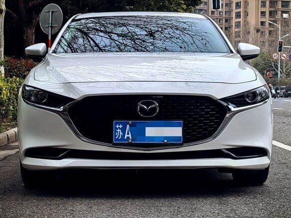 2023 Mazda 3 Axela IV (BP), белый, 1370000 рублей - вид 1