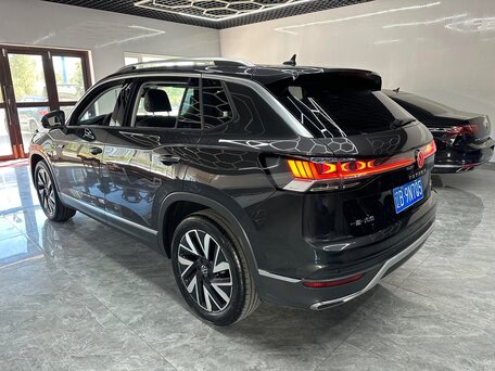 2023 Volkswagen Tayron I Рестайлинг, чёрный, 2000000 рублей, вид 2