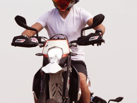 2010 KTM 690 SMC, белый, 480000 рублей, вид 3