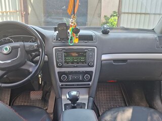 2012 Skoda Octavia II (A5) Рестайлинг, белый, 700000 рублей, вид 2