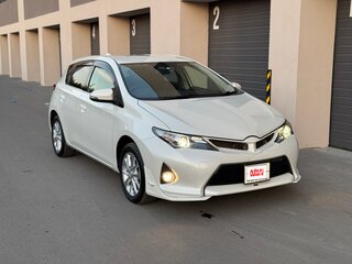 2015 Toyota Auris II Рестайлинг, белый, 1200000 рублей, вид 3