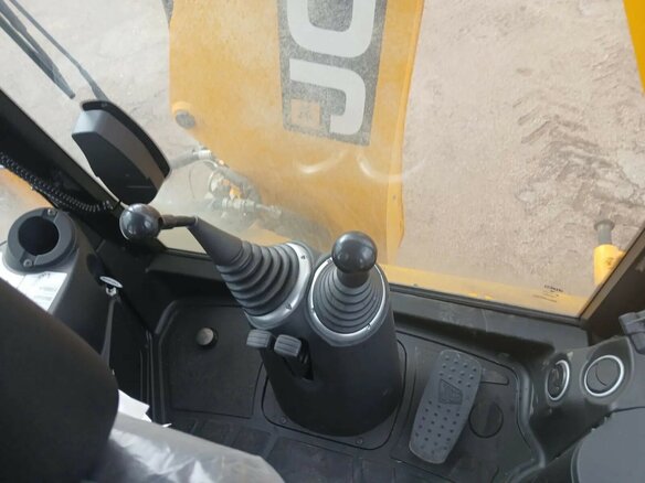 2026 JCB 3CX, жёлтый, 15900000 рублей - вид 8
