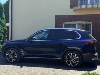 2022 BMW X5 45e IV (G05/G18), синий, 8650000 рублей, вид 2