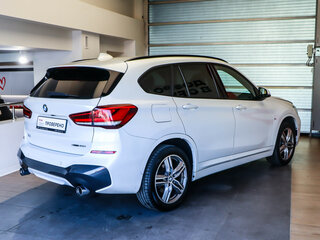 2021 BMW X1 20i xDrive II (F48) Рестайлинг, белый, 3949000 рублей, вид 4