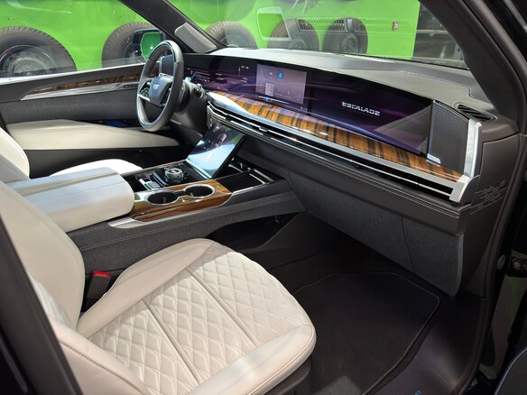 2026 Cadillac Escalade ESV V Рестайлинг, чёрный, 22500000 рублей - вид 18