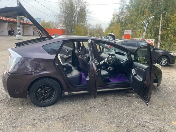 2013 Toyota Prius III Рестайлинг (XW30), фиолетовый, 950000 рублей - вид 21