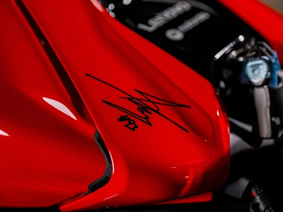 2026 Ducati Panigale V4, красный, 14000000 рублей - вид 1