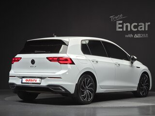 2022 Volkswagen Golf VIII, белый, 1765000 рублей, вид 2