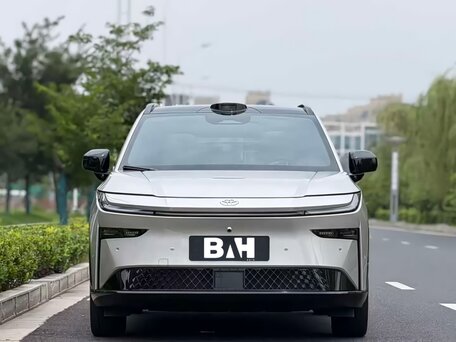 2026 Toyota bZ3X 58.3 kWh, серый, 2820099 рублей, вид 3