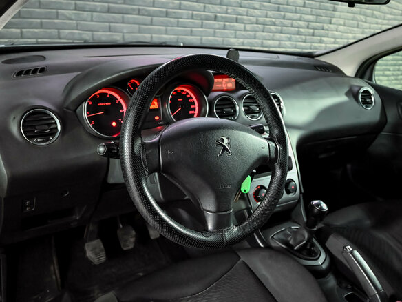 2010 Peugeot 308 I, чёрный - вид 6