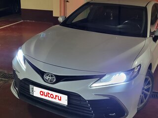 2021 Toyota Camry VIII (XV70) Рестайлинг, белый, 2000000 рублей, вид 4