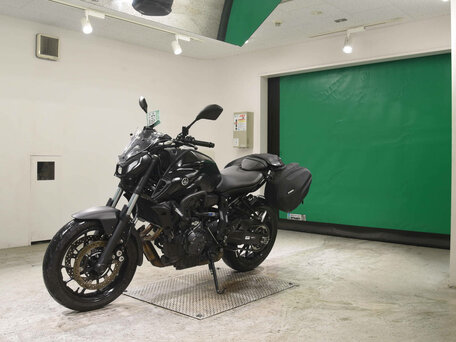2024 Yamaha MT-07 (FZ-07), чёрный, 987250 рублей, вид 4