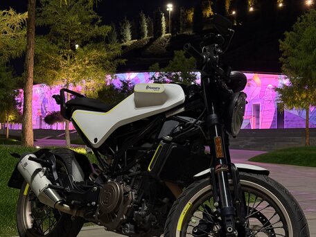 2018 Husqvarna Vitpilen 401, белый, 550000 рублей, вид 1