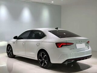 2023 Skoda Octavia IV (A8), белый, 2210000 рублей, вид 4