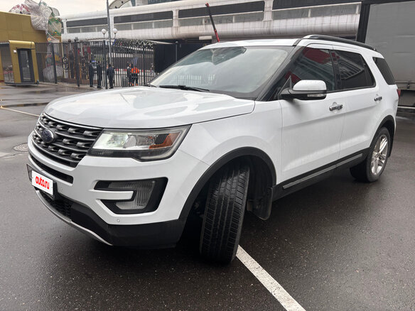 2017 Ford Explorer V Рестайлинг, белый, 2500000 рублей