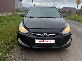 2013 Hyundai Solaris I, чёрный, 950000 рублей, вид 2